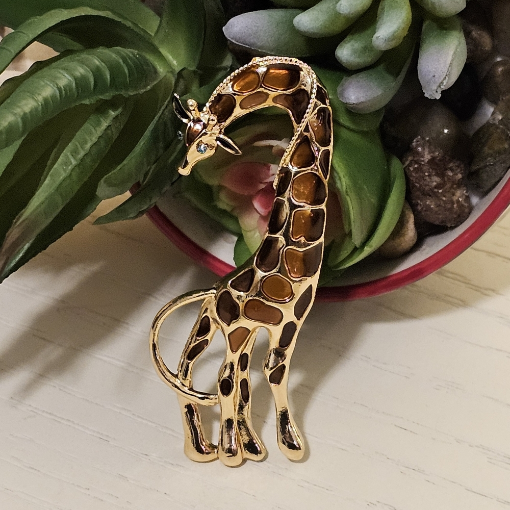 Giraffe Brooch